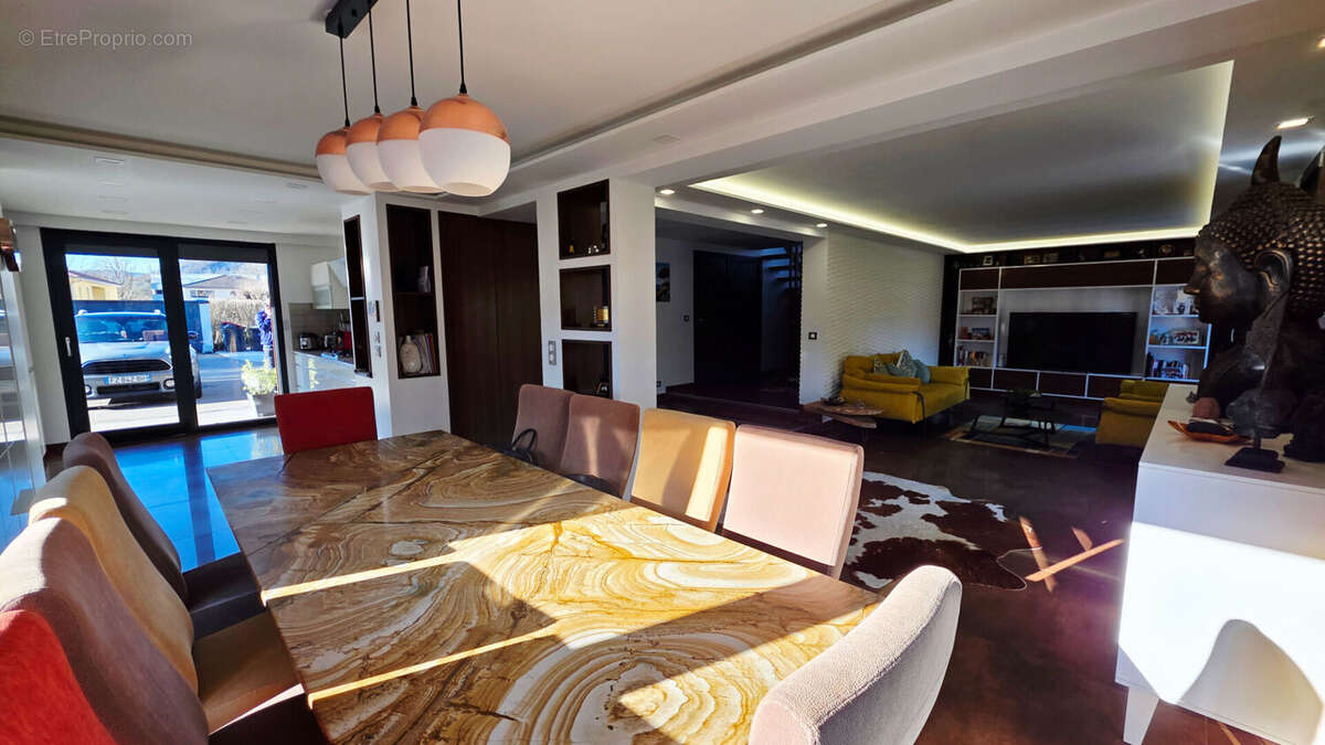 Maison à MONTREAL-LA-CLUSE