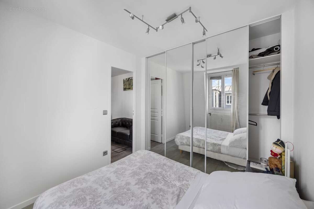 Appartement à PARIS-16E