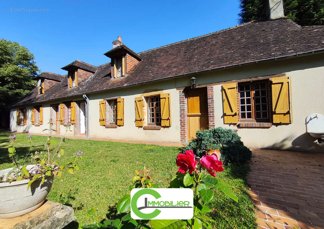 Maison à SEMUR-EN-VALLON