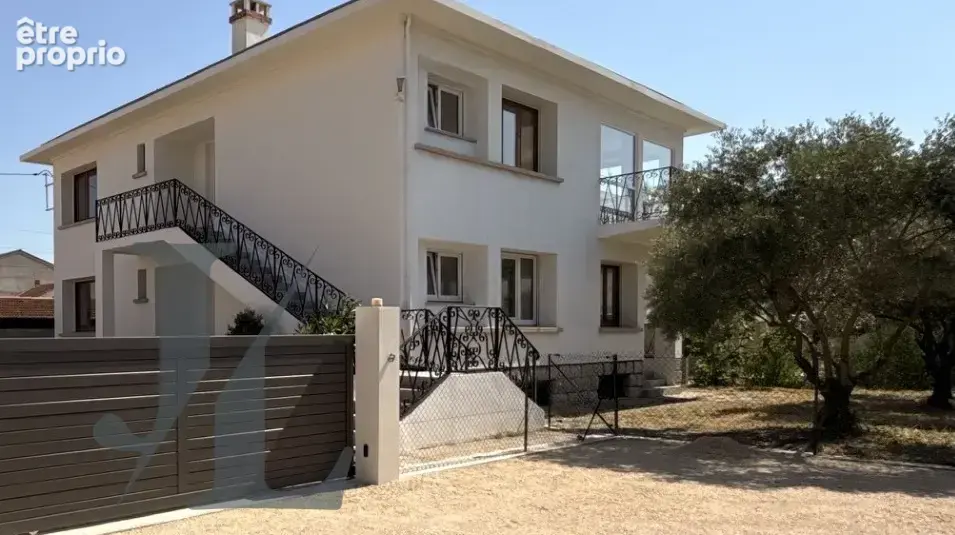 EXCLUSIVITÉ   Appartement de 98 m2 entièrement rénové avec terrasse, cave et stationnements - photo 5