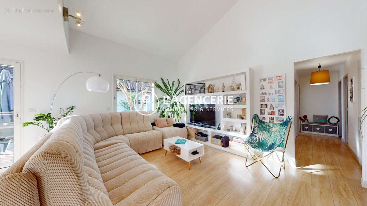 Maison à BASSUSSARRY