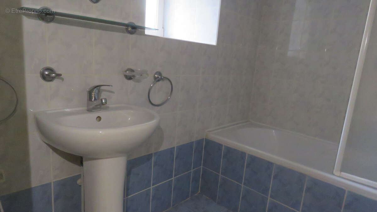 Ensemble immobilier de 2 maisons (en pierres et mitoyennes) avec une grange (en pierres) Secteur SAINT RAPHAEL - photo 31