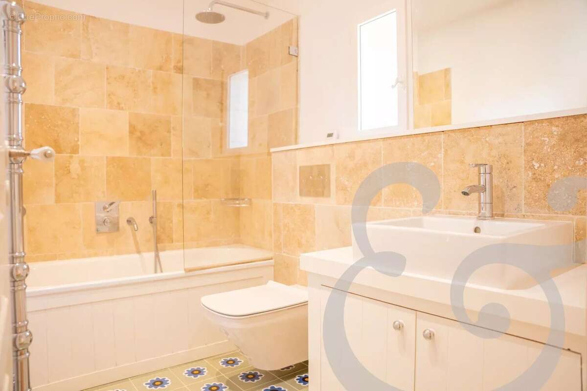 Maison à MAS-BLANC-DES-ALPILLES