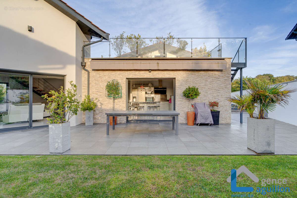 Maison de type 6 pieces hauteur plage piscine et garage - photo 8
