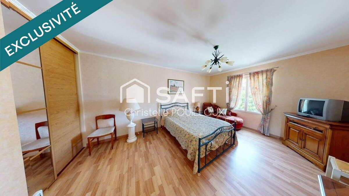 Maison 250 m² à Benet  - photo 8