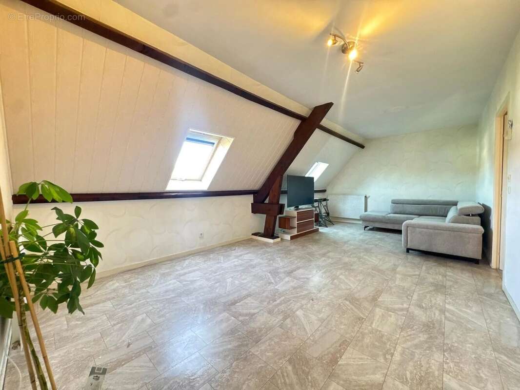 Appartement T3, 62m², 3ème étage. - photo 2