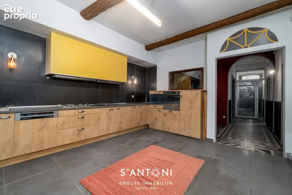 BESSAN: Maison de caractère 325 m² avec cour, proche centre et commodités - photo 4