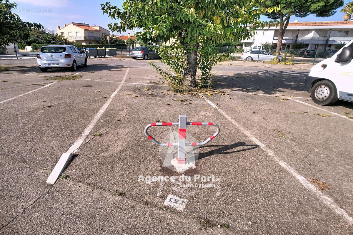 Parking à SAINT-CYPRIEN