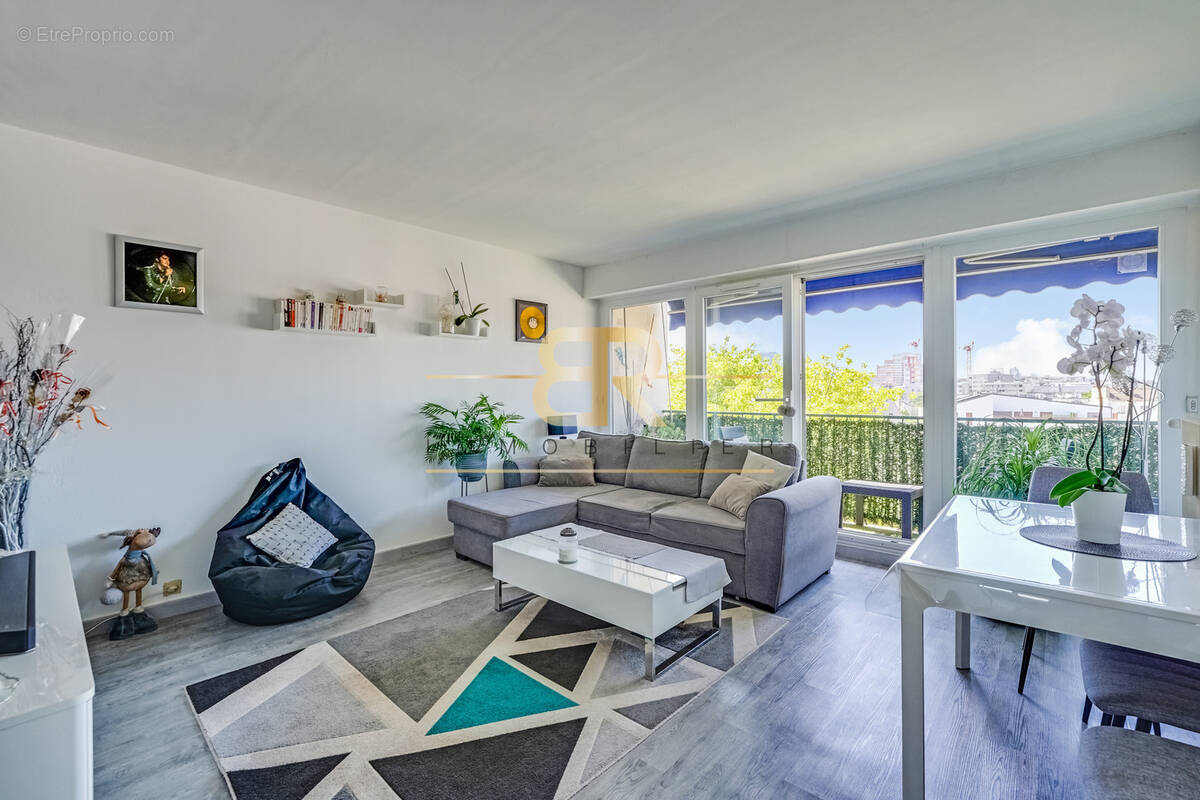 Appartement à AUBERVILLIERS