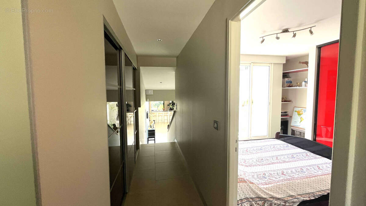 Maison à SAINT-MARCEL-DE-CAREIRET