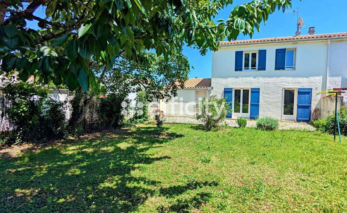 Maison à SAINT-YRIEIX-SUR-CHARENTE