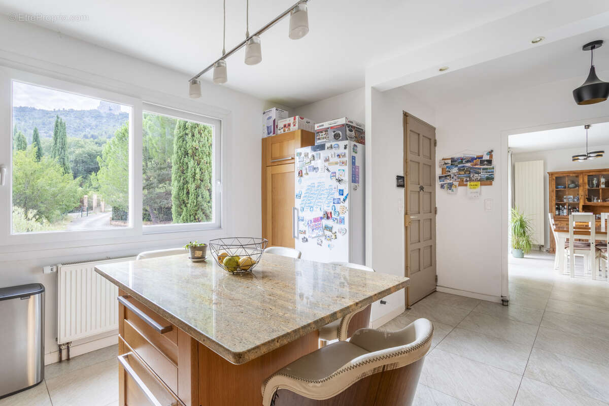 Maison à SIMIANE-COLLONGUE