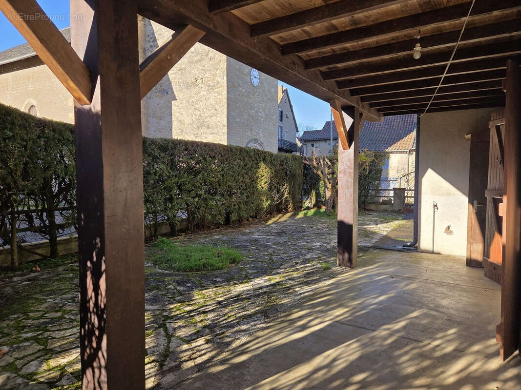 Maison à SALLES-COURBATIES