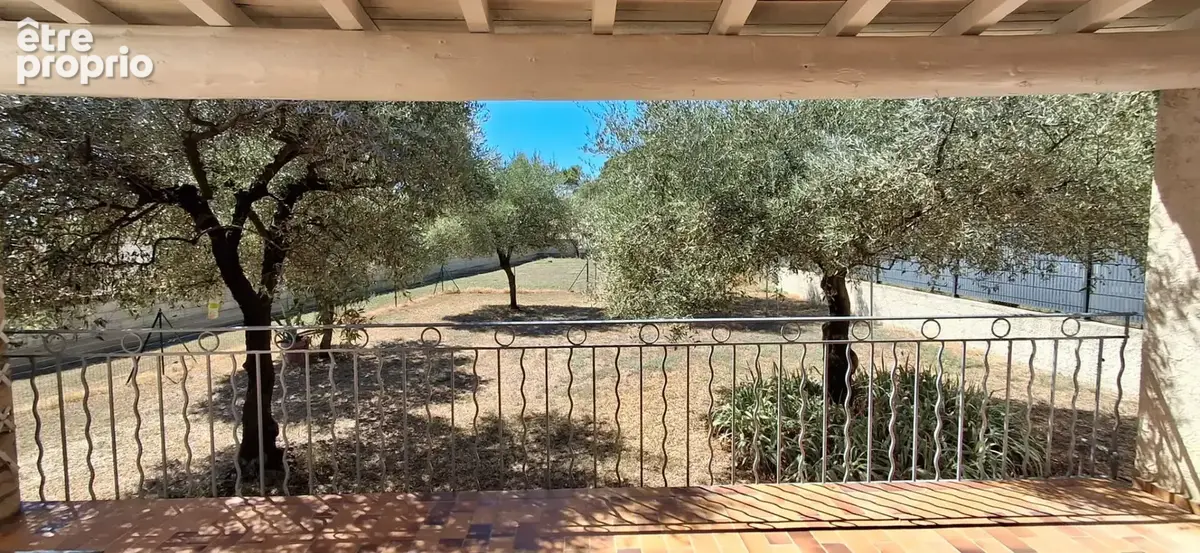 Montfrin Villa garage et terrain - photo 2