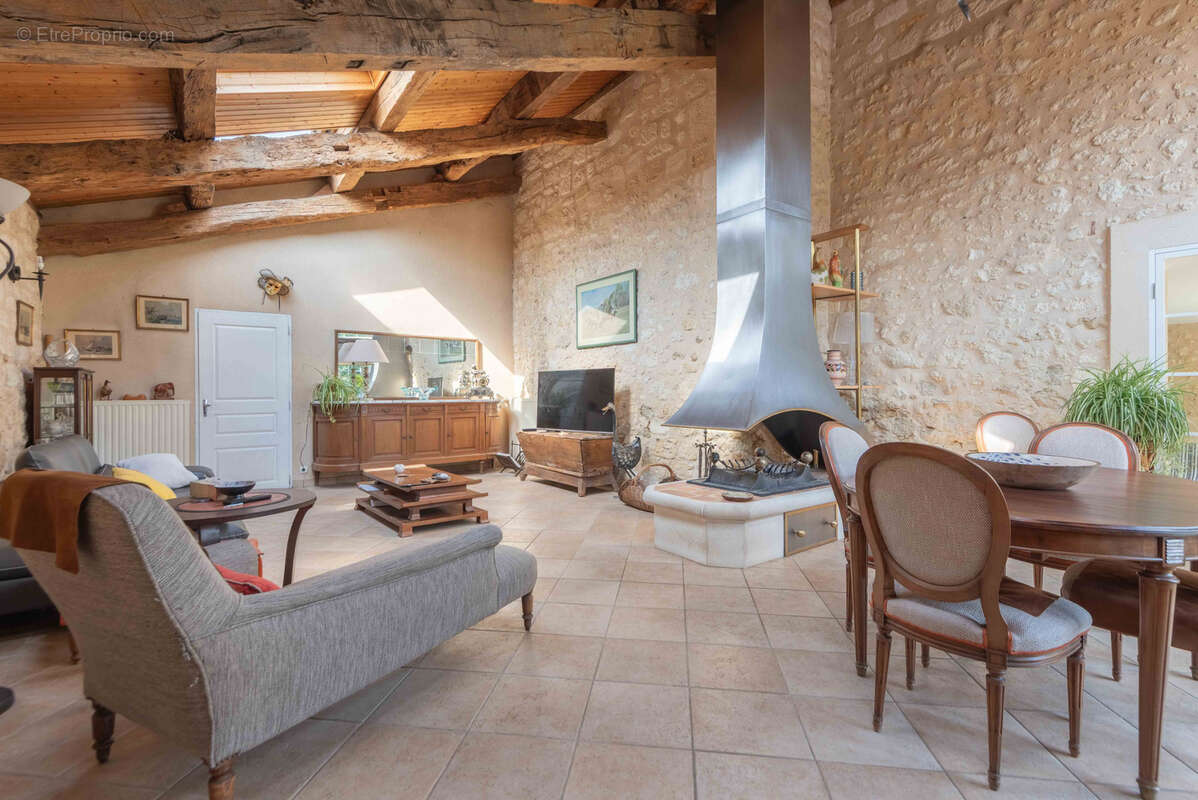 Maison à FARGUES-SAINT-HILAIRE