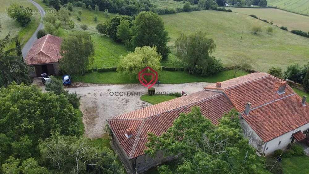 Authentique ferme rénovée, terrain et vues - photo 3