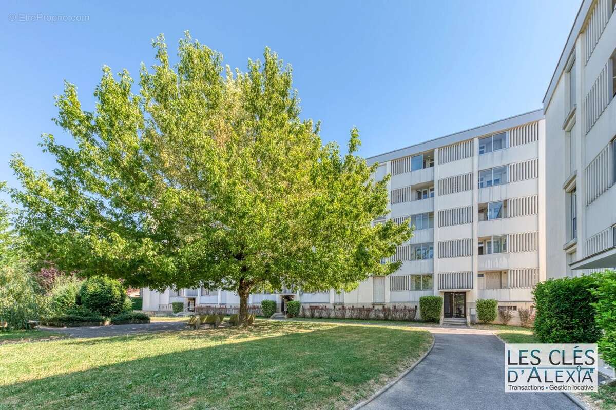 T4 traversant quartier PASTEUR, 75,83 m² / Loggia fermée / Balcon / Parking collectif - photo 15