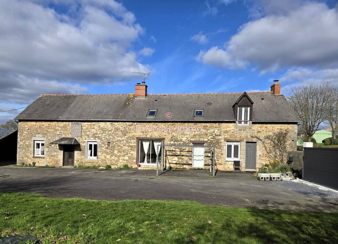 Maison à SAINT-REMY-DU-PLAIN