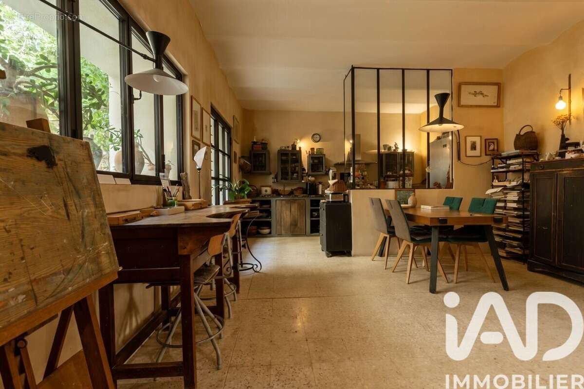 Maison 205 m² à Montfrin  - photo 3