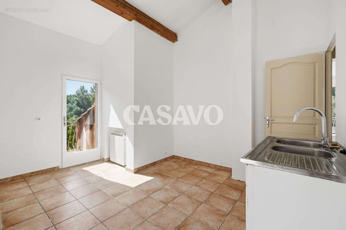 Vente Maison 8 pièces de 236m² - 13760 Saint-Cannat - photo 15