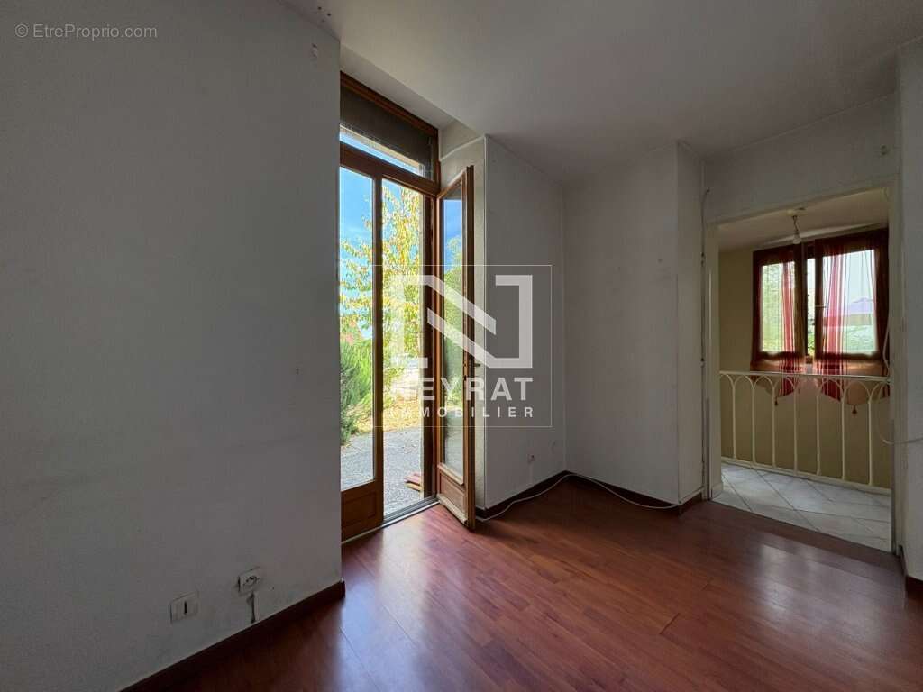 Appartement en rez-de-jardin avec garage - Vieux Chenove - photo 6