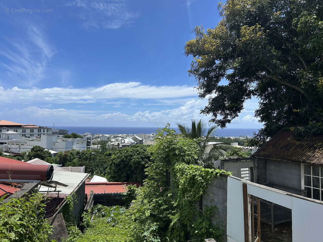 Terrain à SAINT-DENIS