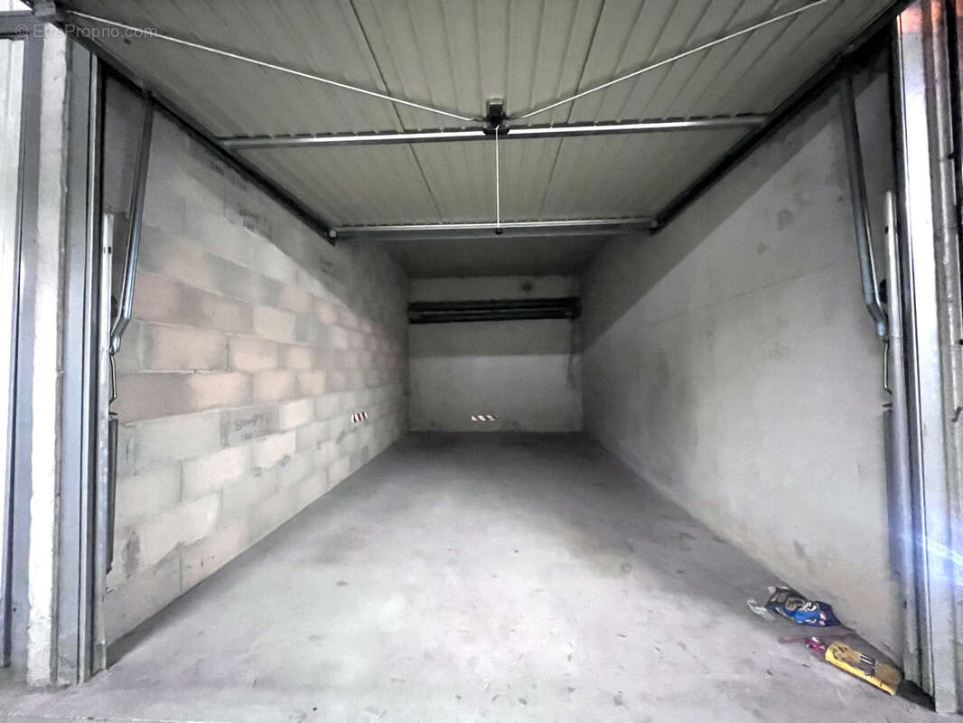 Parking à MARSEILLE-15E