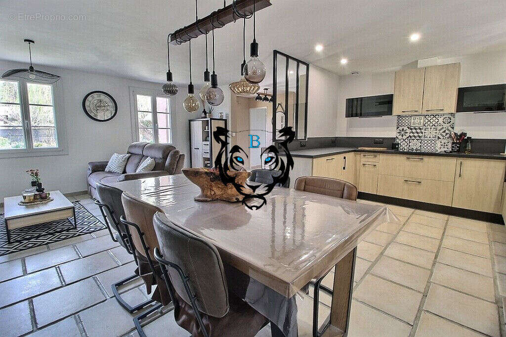 Maison à BAGNOLS-EN-FORET