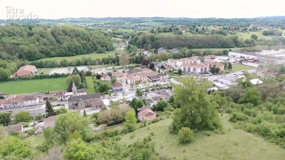 Terrain à SAINT-CLAIR-DE-LA-TOUR