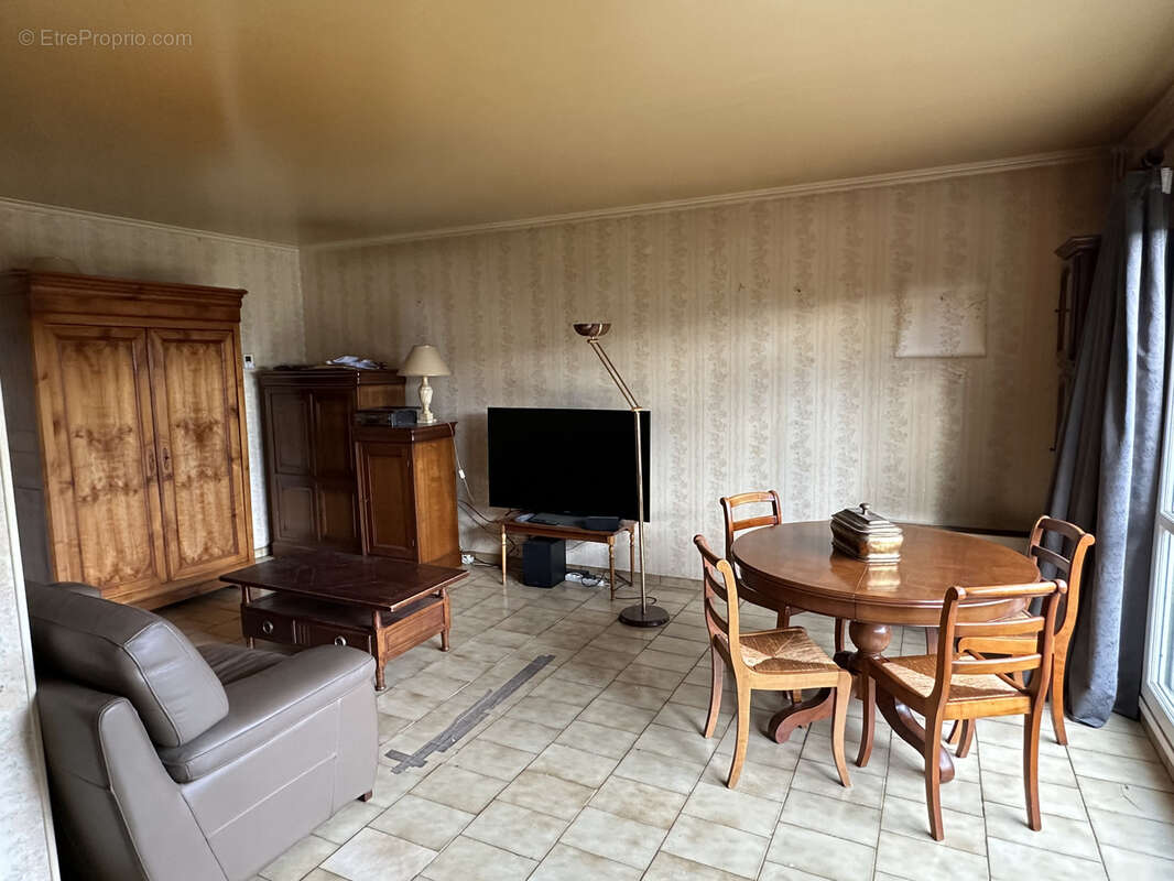 Maison à VAUX-LE-PENIL