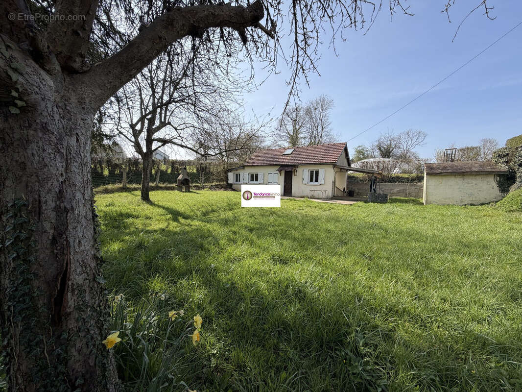 Maison à LE MELE-SUR-SARTHE