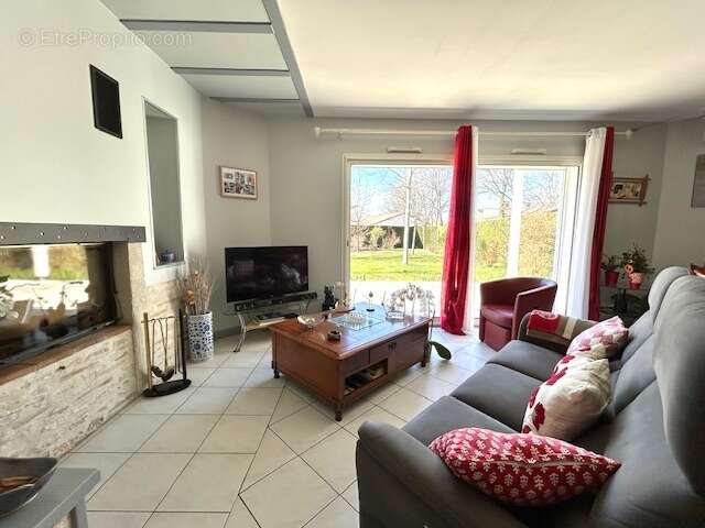 Maison à SAINT-ETIENNE-DE-TULMONT