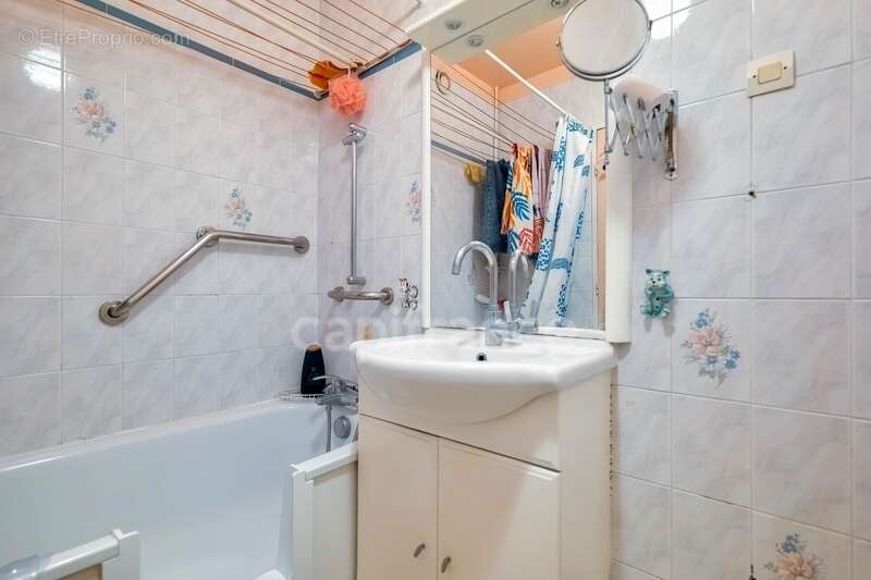 Appartement à PARIS-20E
