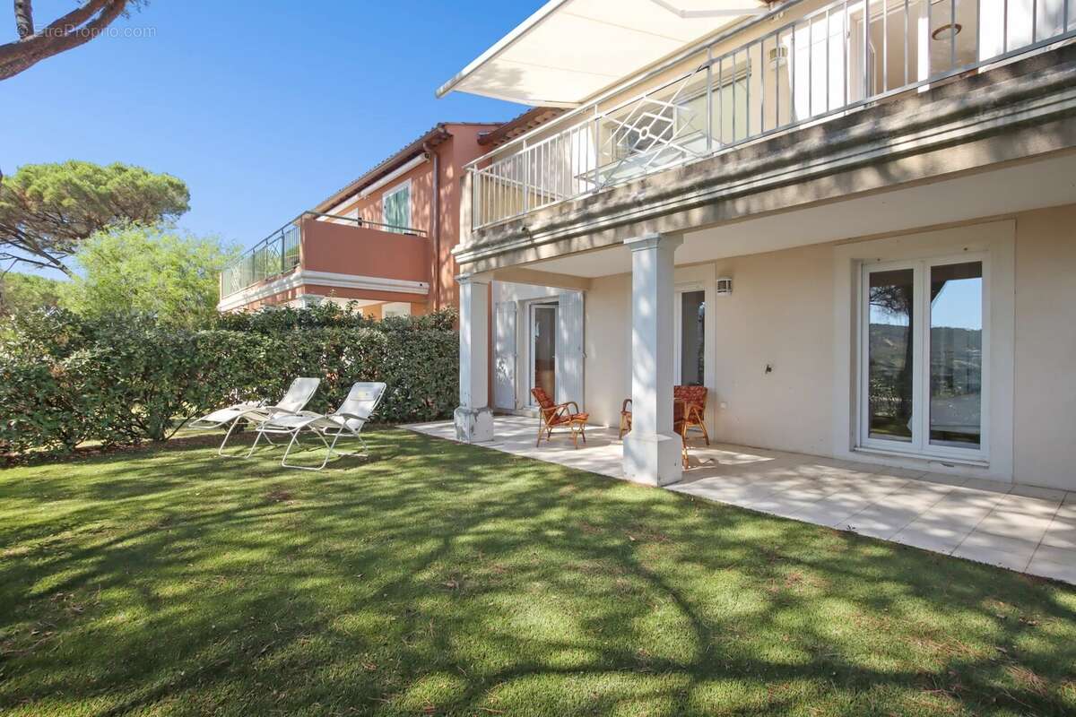SOUS OFFRE ACCEPTEE - Exclusivité - Sainte-Maxime - Villa mitoyenne avec aperçu  mer, dans domaine sécurisé avec piscine - photo 4