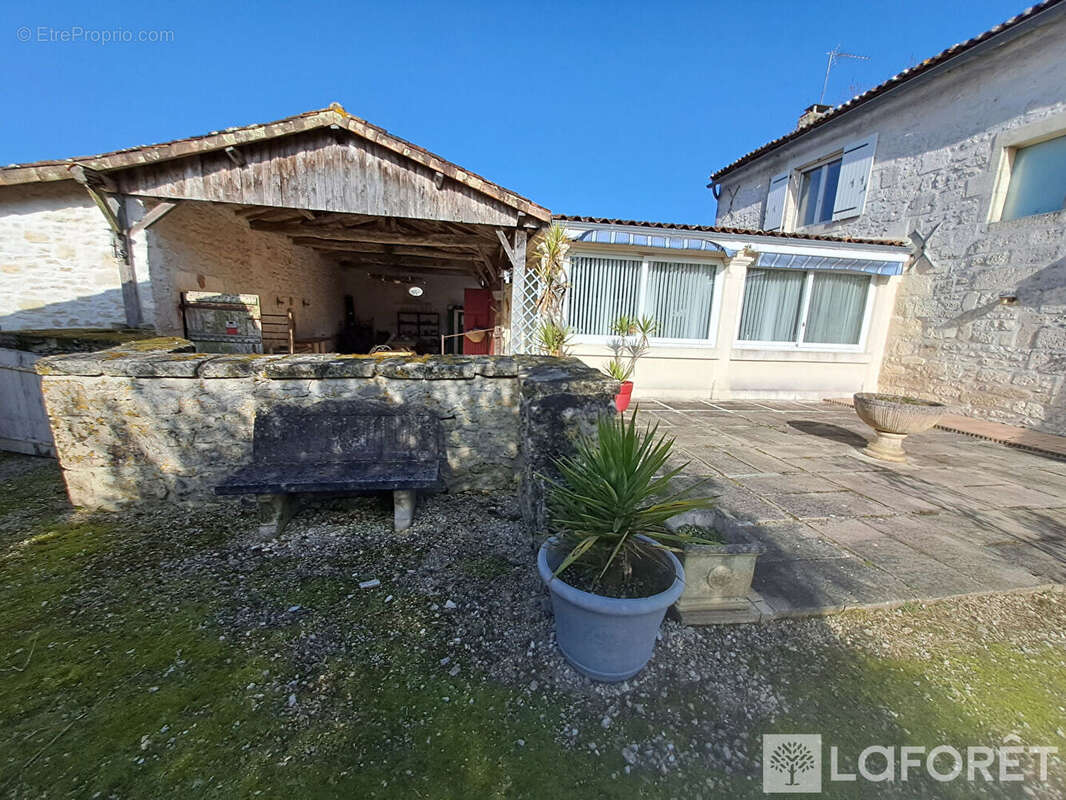 Maison à SAINTES