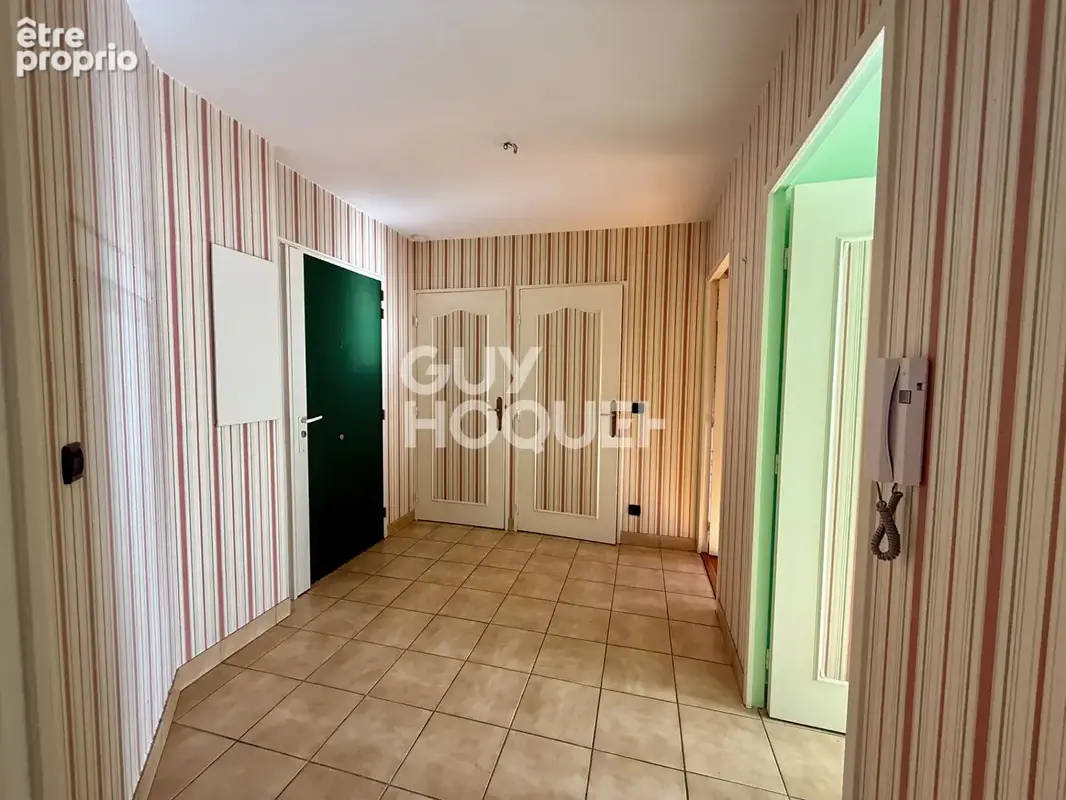 Lyon 5e / saint-irénée / t2bis balcon garage - photo 4