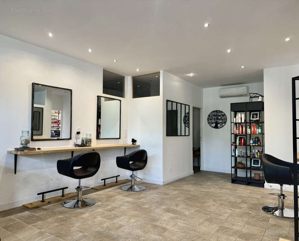 Commerce à VENELLES