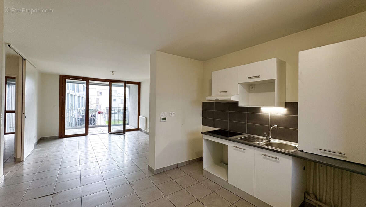 Appartement à BEAUZELLE