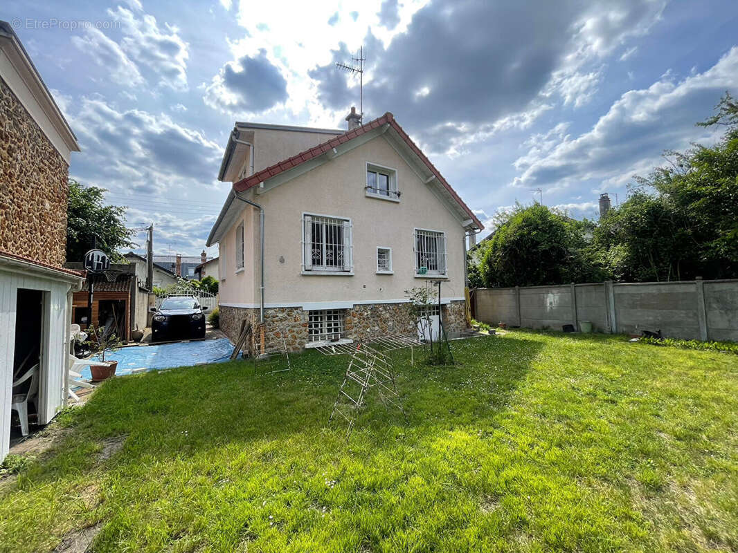 Maison à SARTROUVILLE