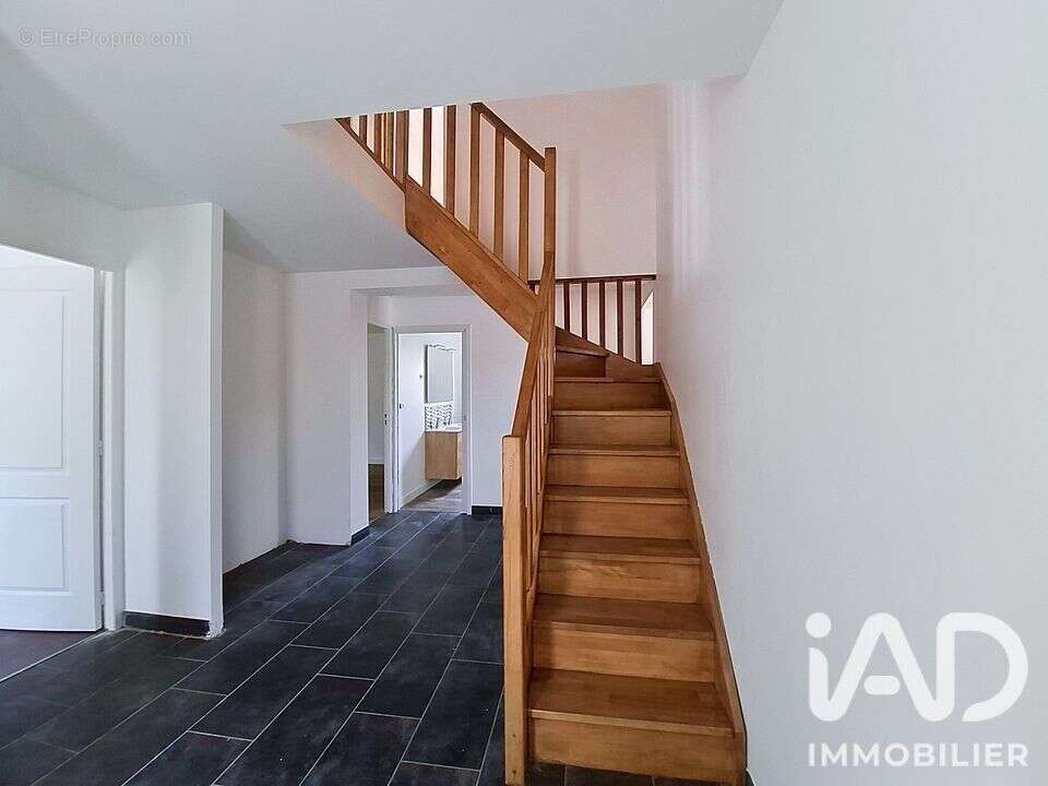 Maison 159 m² à Fichous-Riumayou  - photo 4
