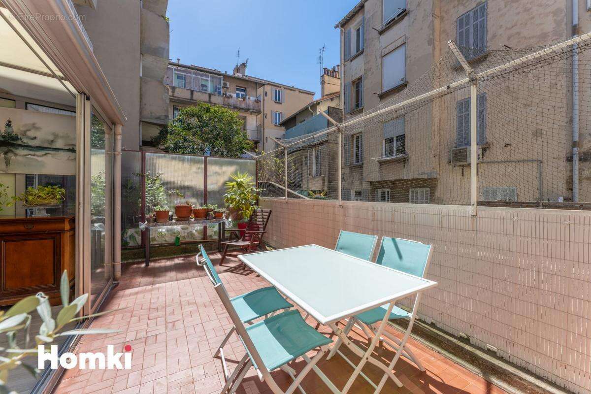 Appartement à MARSEILLE-5E
