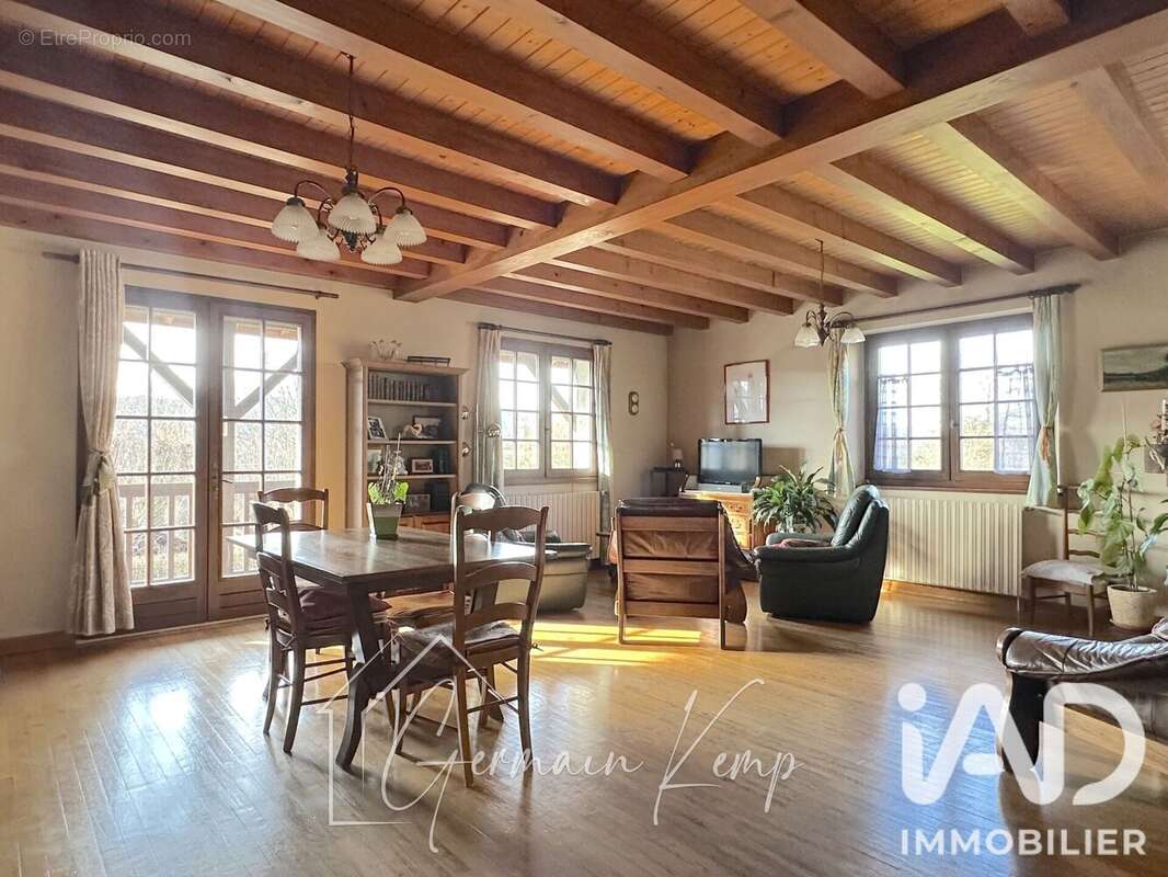 Maison 214 m² à Le Pont-De-Beauvoisin  - photo 3