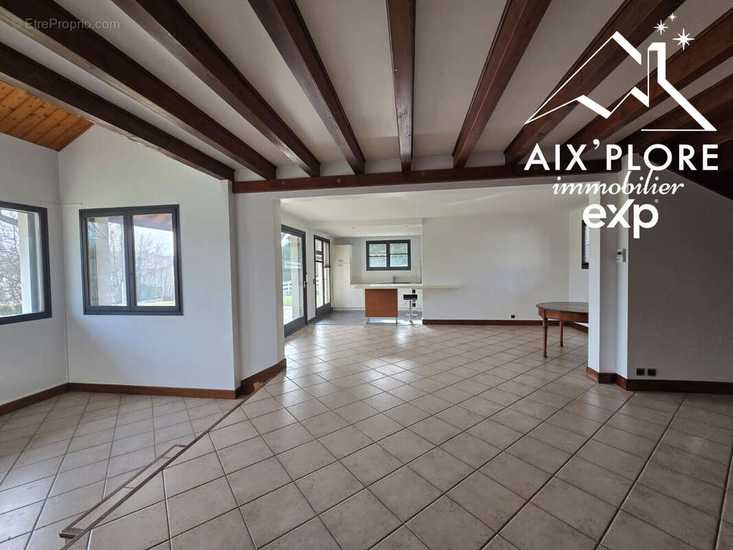 Maison 184 m² à Albens  - photo 4
