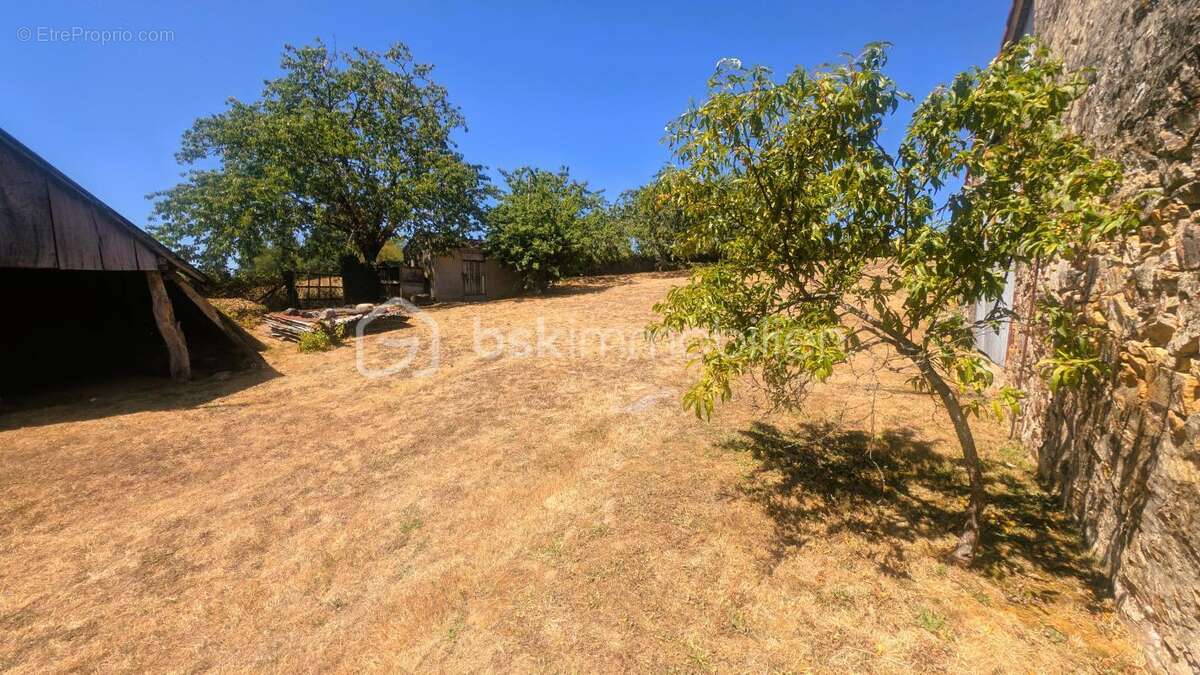 Maison à rénover avec nombreuses dépendances - photo 21
