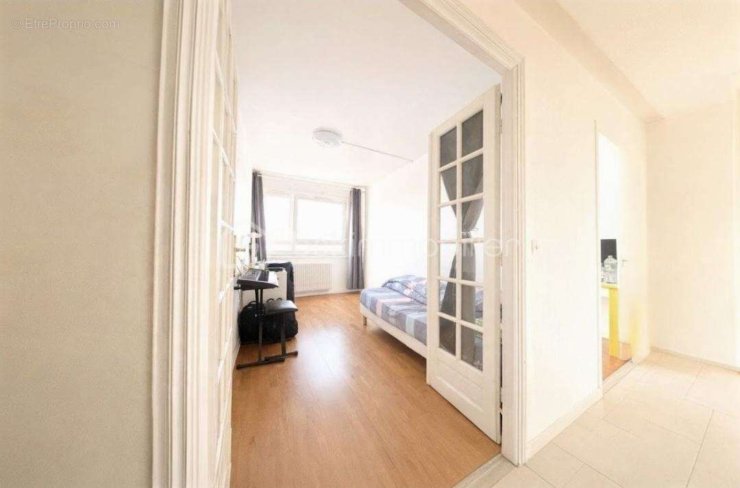 Paris - Au pied du métro - 5000 euros/m2 ! - photo 3