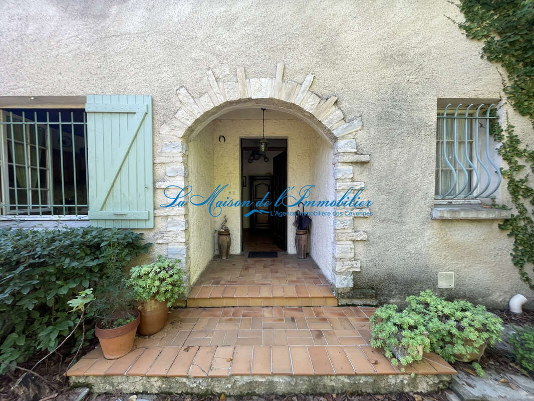 Boisset et Gaujac, maison de 168 m2 avec piscine sur 3190 m2 de terrain - photo 3