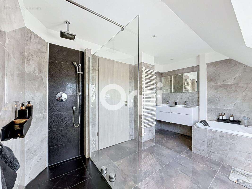 À vendre - Maison Familiale de 253m² avec appartement indépendant - 618 000€ FAI - photo 22