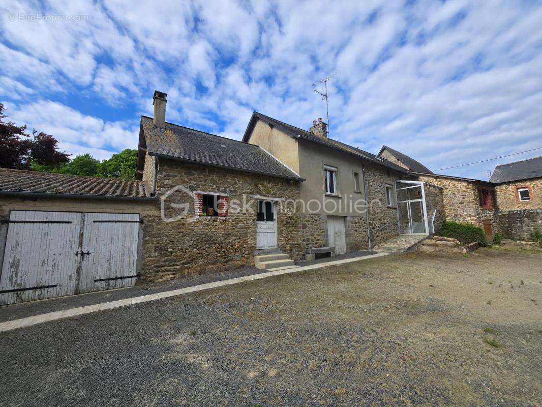 Maison à LA BAZOGE-MONTPINCON