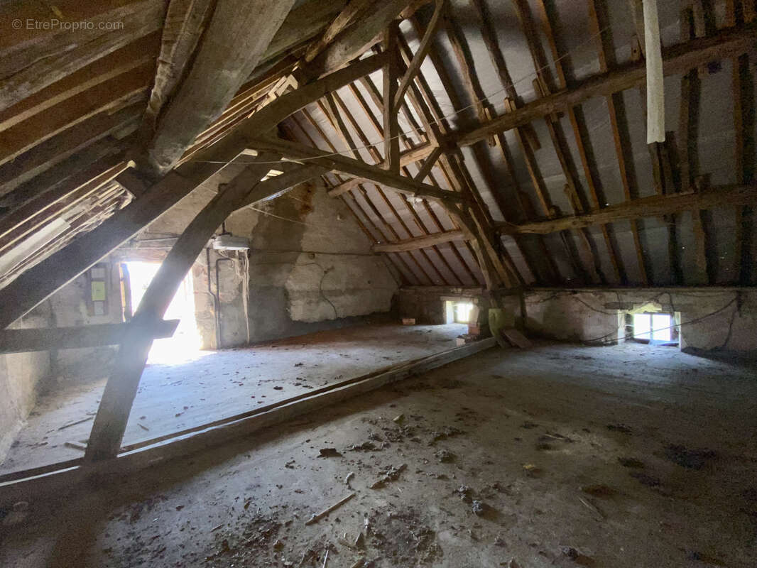 Maison à LURCY-LE-BOURG