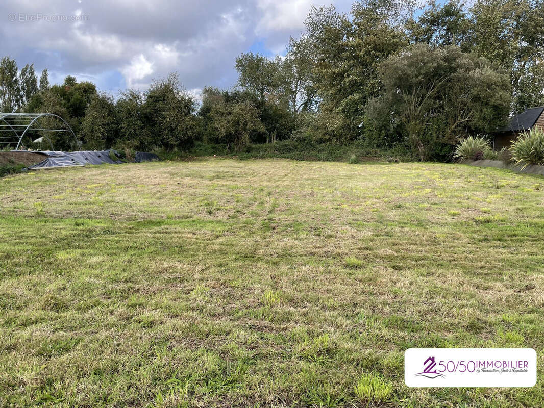 Terrain à LANHOUARNEAU